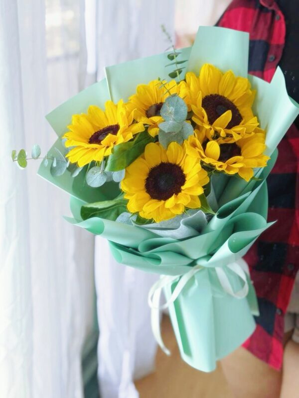 Radiance Of Green (Fresh Flower)