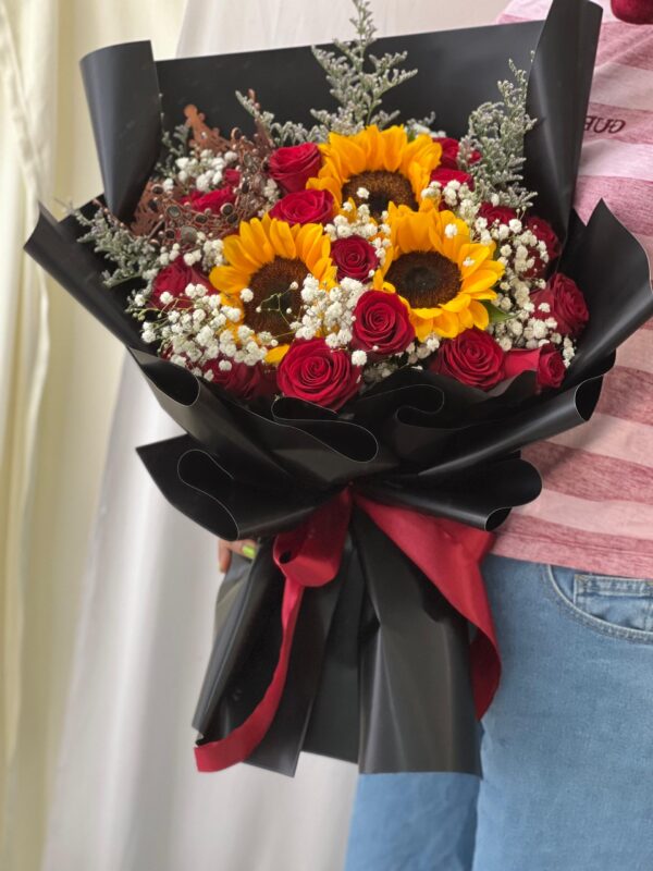 Radiant Majesty (Fresh Flower) - Image 3