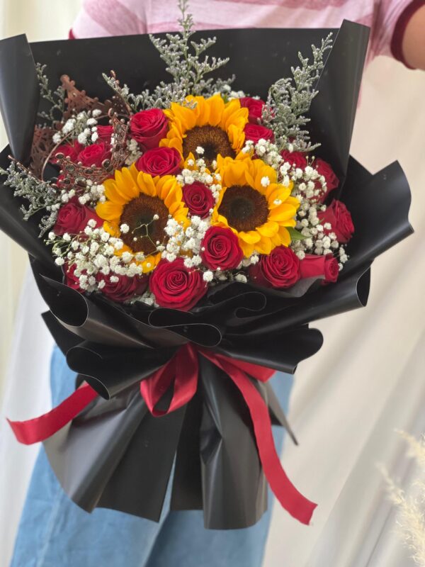 Radiant Majesty (Fresh Flower) - Image 2