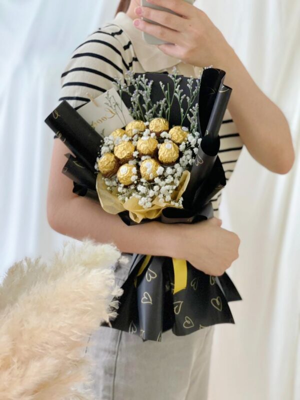 ChocoBloom Delight (Fresh Flower)