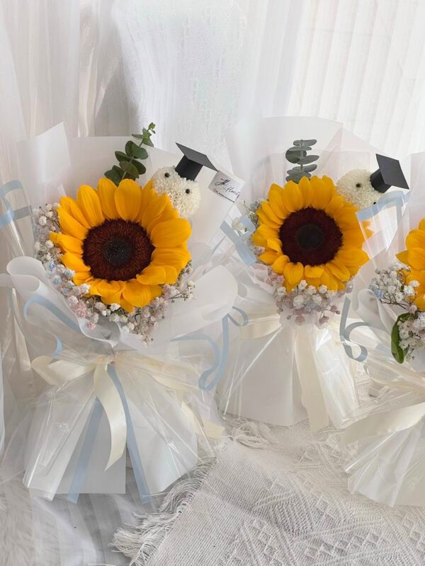 Sunny Graduation Glow (Fresh Flower)