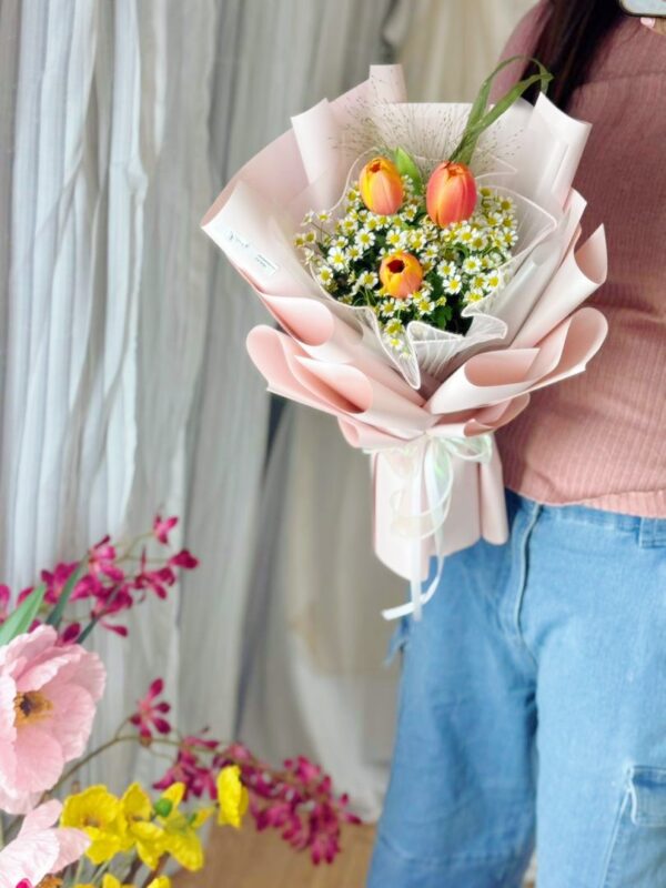Golden Dawn Tulips (Fresh Flower) - Image 2