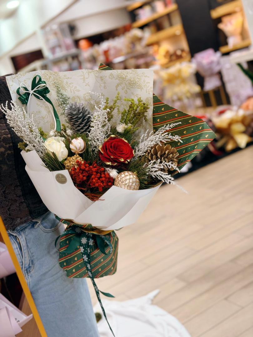 Evergreen Christmas Noel (Fresh flower) - Image 3