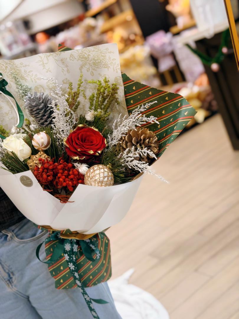 Evergreen Christmas Noel (Fresh flower)