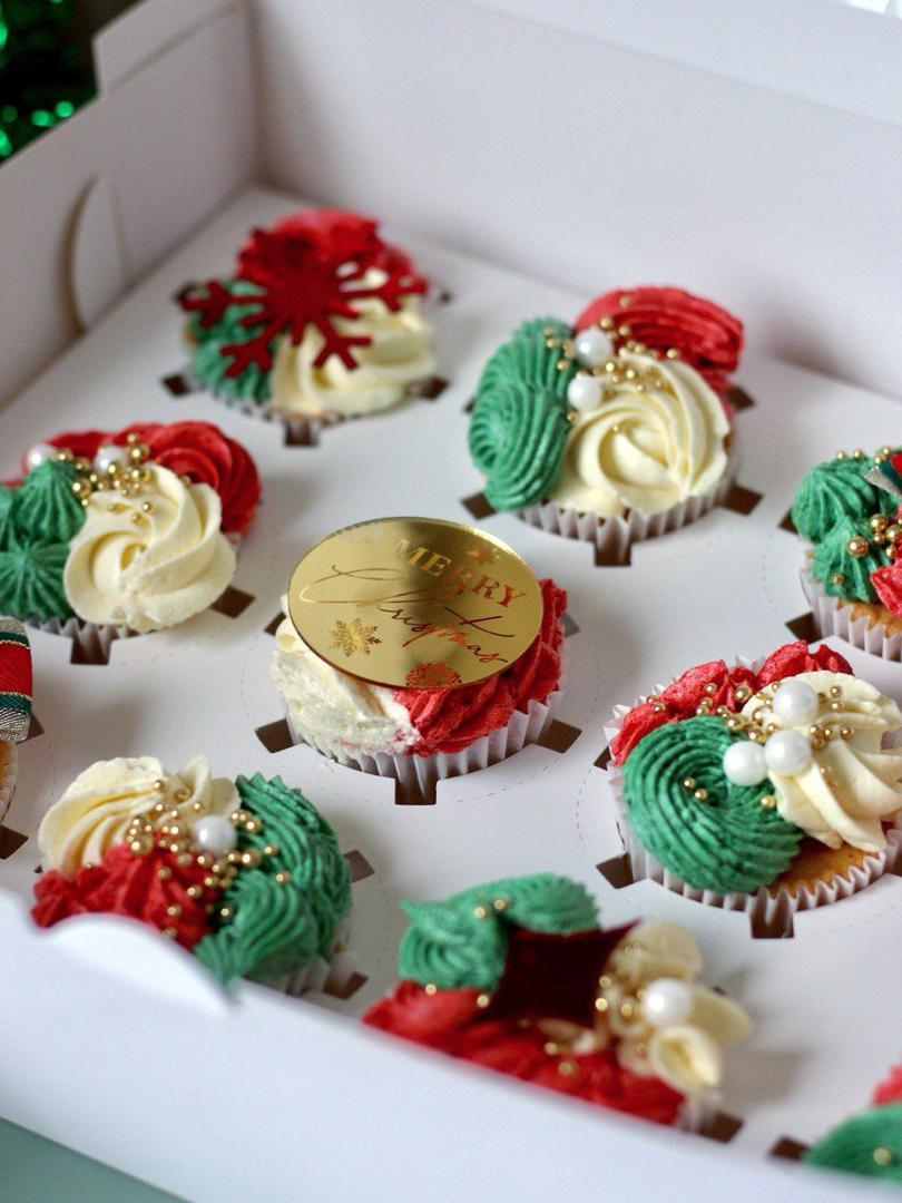 Christmas Wreath Cupcake Box - Image 2