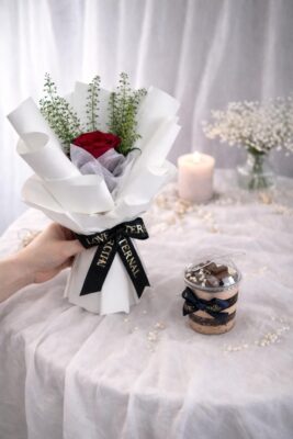 Rose Bouquet & Mousse Cup (Fresh Flower)